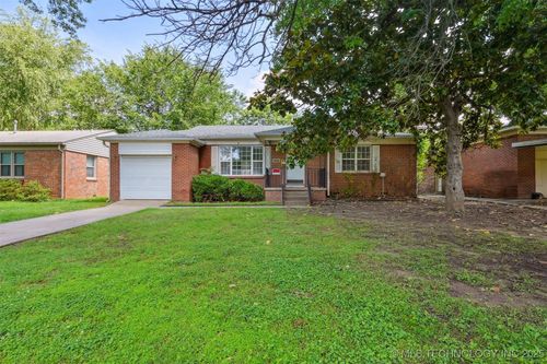 1119 E 53rd Pl, Tulsa, OK, 74105-6827 | Card Image