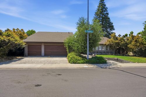 1421 El Pueblo Dr, Modesto, CA, 95355-5107 | Card Image