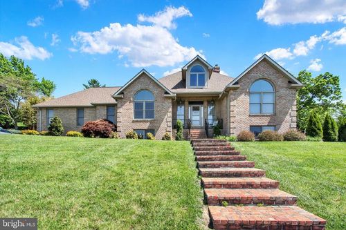 605 Vista Ct, WAYNESBORO, PA, 17268-2533 | Card Image