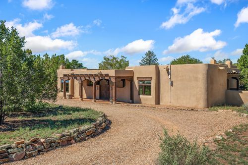 10 Antigua Road, Santa Fe, NM, 87508 | Card Image