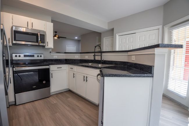 APT-611 - 2320 Gracy Farms Ln, Condo with 2 bedrooms, 2 bathrooms and 1 parking in Austin TX | Image 8