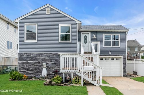 825 Lorillard Ave, Union Beach, NJ, 07735-3215 | Card Image