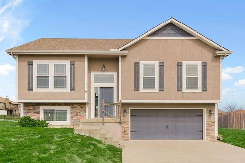 1112 Sw 10th Ter, Oak Grove, MO, 64075-9444 | Card Image