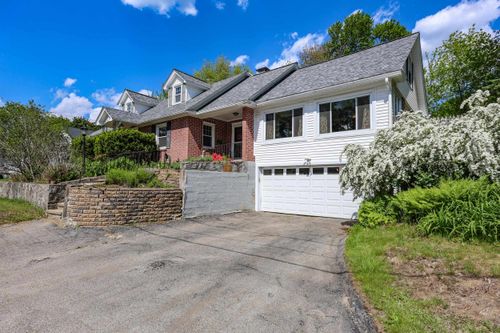 137 Grand Ave, Manchester, NH, 03109-4102 | Card Image