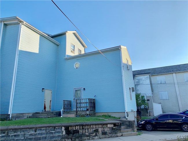 210 W Main St, Home with 8 bedrooms, 7 bathrooms and 1 parking in Pen Argyl PA | Image 4
