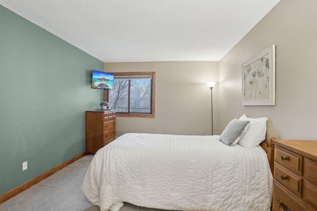 16-web-or-mls-Plymouth Blvd 318-016.jpg | Image 16