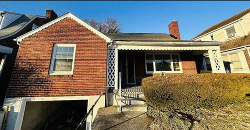 214 E Madison St, Covington, VA, 24426 | Card Image