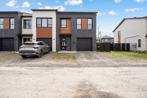 381Z Rue Du Merlot, Sainte Marthe sur le Lac, QC, J0N1P0 | Card Image