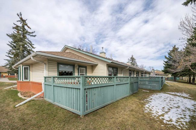 2727 Dovely Park Se, Home with 2 bedrooms, 1 bathrooms and 2 parking in Calgary AB | Image 11