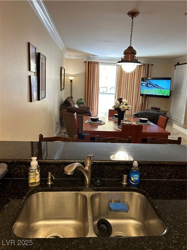 Detailed view of a sink and ornamental molding | Image 27