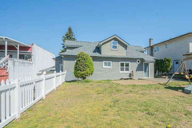 32365 Cordova Avenue, House other with 6 bedrooms, 2 bathrooms and 4 parking in Abbotsford BC | Image 1
