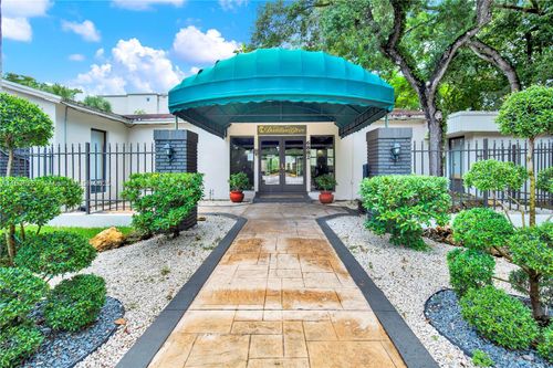 apt-d102-6886 N Kendall Dr, Pinecrest, FL, 33156-1533 | Card Image