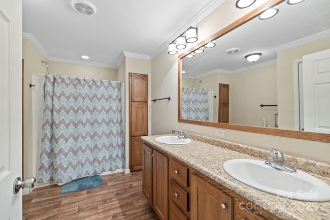 Primary Bathroom | Image 15