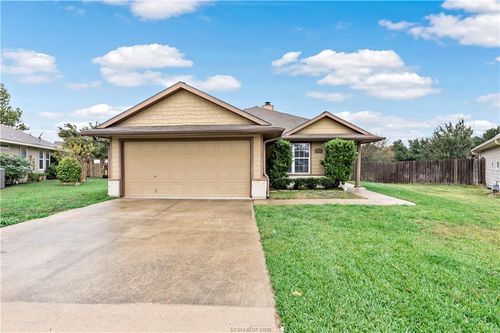 3903 Crown Ridge Ct, College Station, TX, 77845-3551 | Card Image