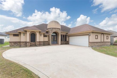 208 Thornwood Loop, Rio Grande City, TX, 78582-6718 | Card Image