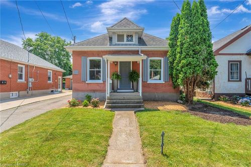 54 Burwell St, Brantford, ON, N3T4T7 | Card Image