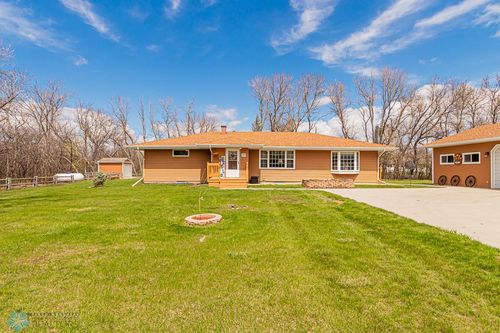 122 4th St, Grandin, ND, 58038-4004 | Card Image