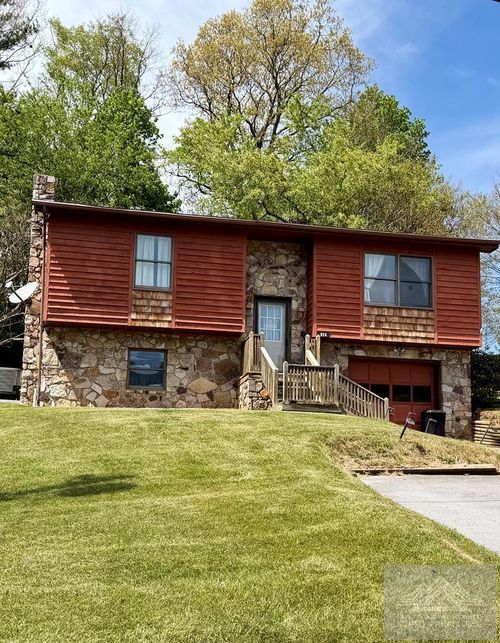 213 Hillcrest, Bluefield, VA, 24605 | Card Image