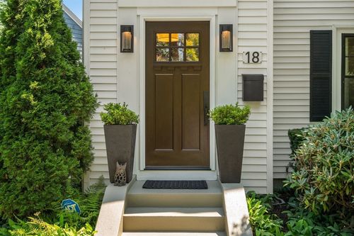 18 Day St, Auburndale, MA, 02466-2907 | Card Image