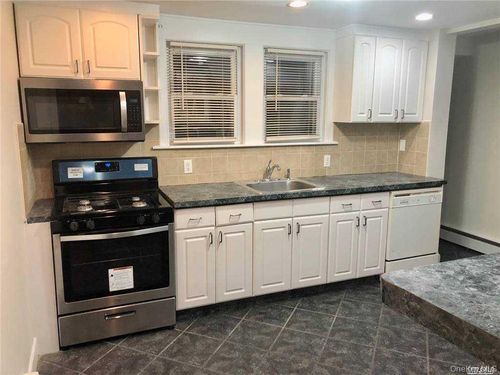 1-1 Allen St, Lynbrook, NY, 11563-1901 | Card Image