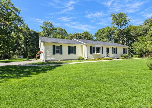 124 Ridge Rd, Ridge, NY, 11961-1000 | Card Image