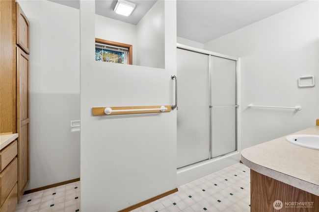 Primary Bathroom | Image 21