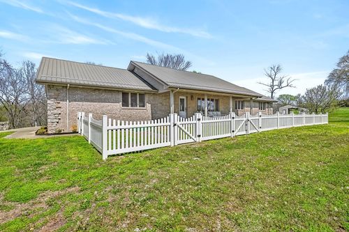 775 E 505th Rd, Aldrich, MO, 65601-8100 | Card Image