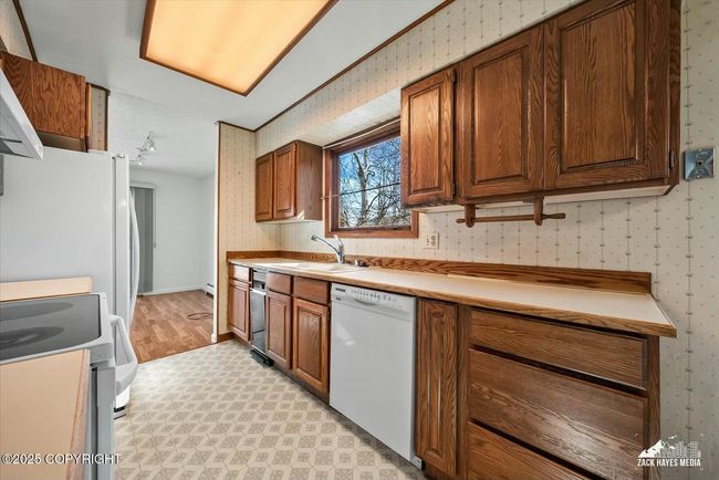 Kitchen | Image 8