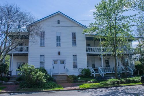 301 East St, Middlebourne, WV, 26149-9608 | Card Image