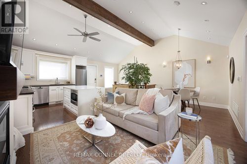 122 Robinson St, Toronto, ON, M6J1M2 | Card Image