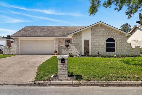 2132 W Jonquil Ave, Mcallen, TX, 78501-6052 | Card Image