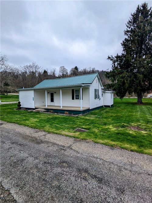 49851 Main St, Saint Clairsville, OH, 43950-8303 | Card Image