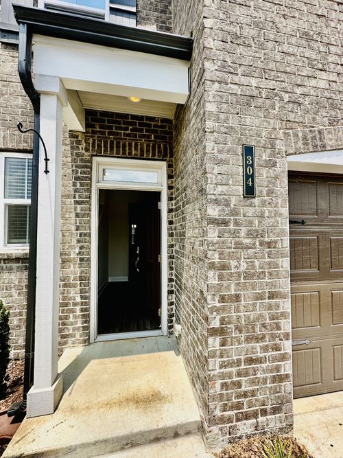 304 Cheval Dr, Gallatin, TN, 37066-4933 | Card Image