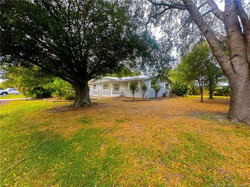 1739 Se Madison St, Stuart, FL, 34997-5639 | Card Image