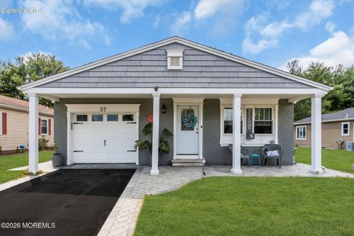 37 Wedgeport Dr, Toms River, NJ, 08757-6416 | Card Image