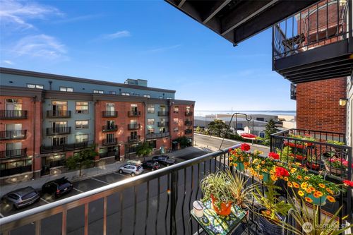 unit-304-910 Harris Ave, Bellingham, WA, 98225-7008 | Card Image