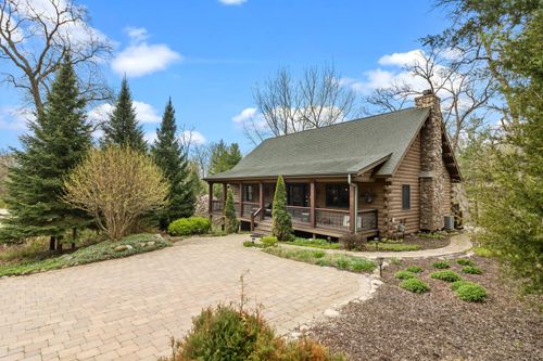 W5782 Ridge Rd, Elkhorn, WI, 53121-2511 | Card Image