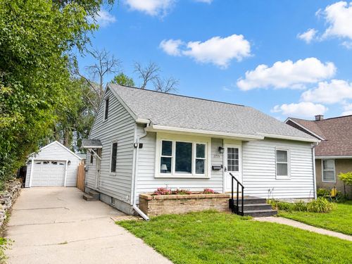 2159 Farnam St, La Crosse, WI, 54601-5972 | Card Image