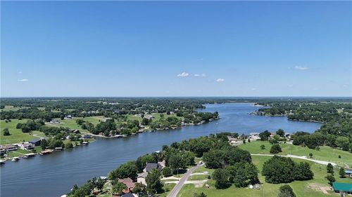 615 Lake Viking Ter, Gallatin, MO, 64640-8329 | Card Image