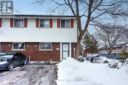 916 Oakview Ave, Kingston, ON, K7M6V6 | Card Image