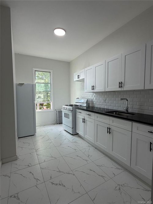 66 Weldon St, Brooklyn, NY, 11208-2825 | Card Image