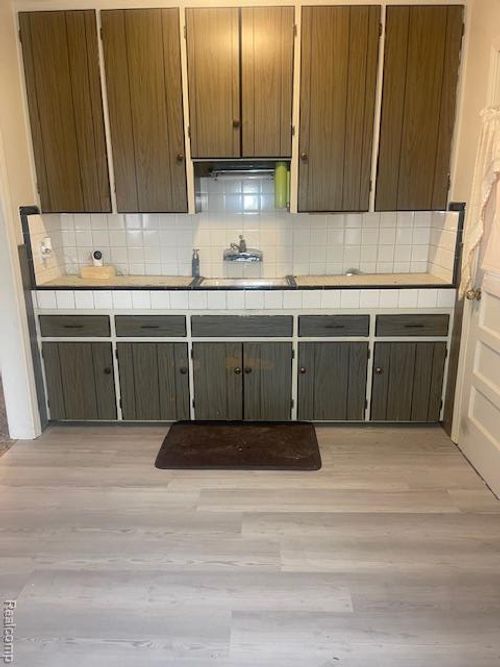 23784 Brittany Ave, Eastpointe, MI, 48021-1852 | Card Image