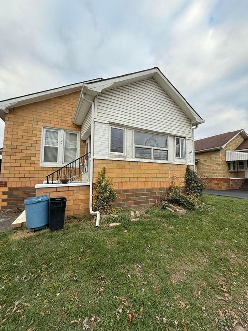 784 E Front St, Logan, OH, 43138-1722 | Card Image