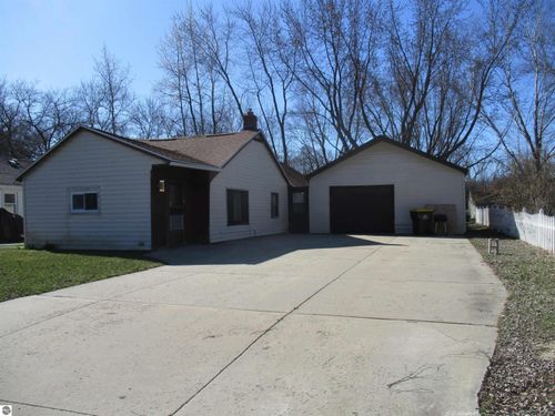 411 Brown St, Saint Louis, MI, 48880-1102 | Card Image