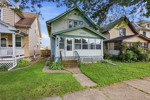 1529 D Ave Ne, Cedar Rapids, IA, 52402-5148 | Card Image