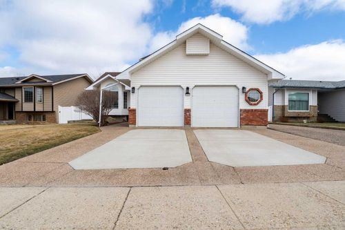 155 Shannon Dr Se, Medicine Hat, AB, T1B4C2 | Card Image