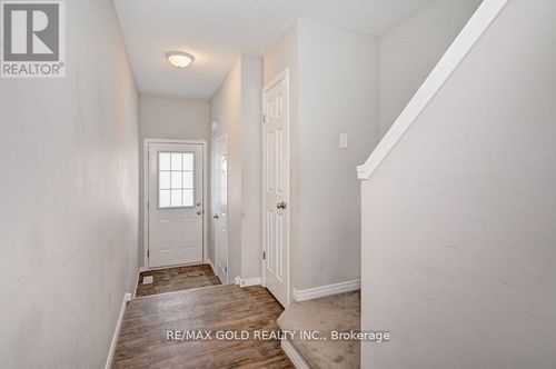 35-50 Pinnacle Dr, Kitchener, ON, N2P0H8 | Card Image