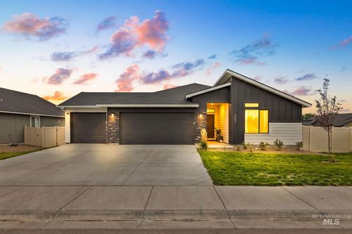 727 Morrow St, Mountain Home, ID, 83647-1247 | Card Image