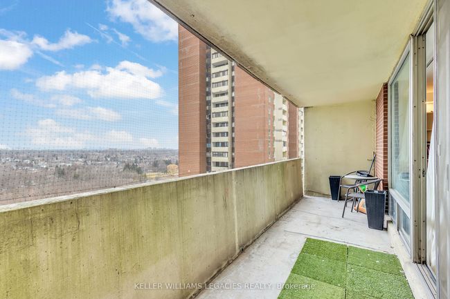 2001 - 1 Massey Sq, Condo with 2 bedrooms, 1 bathrooms and null parking in East York ON | Image 18