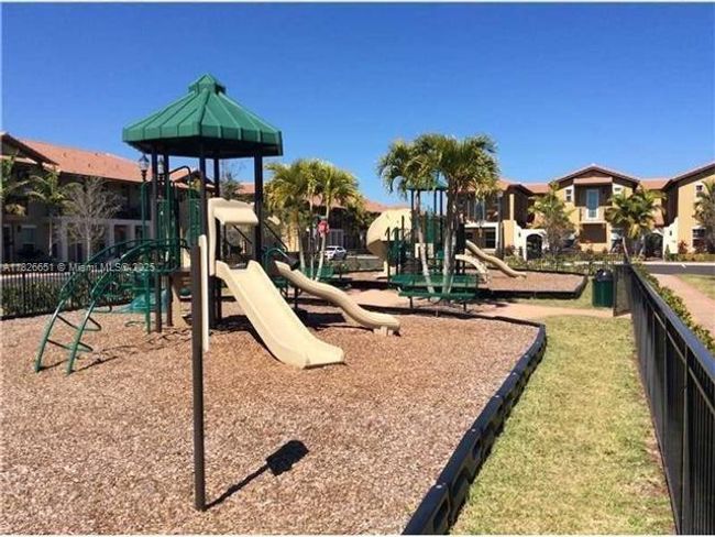 1810 - 14663 Sw 9 Th St, Townhouse with 3 bedrooms, 4 bathrooms and null parking in Pembroke Pines FL | Image 7